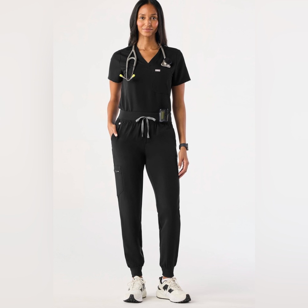 FIGS Black Women's Scrubs set